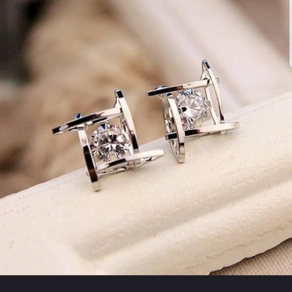 Beautiful 3D Square with CZ earrings in SILVER - Picture 1 of 2